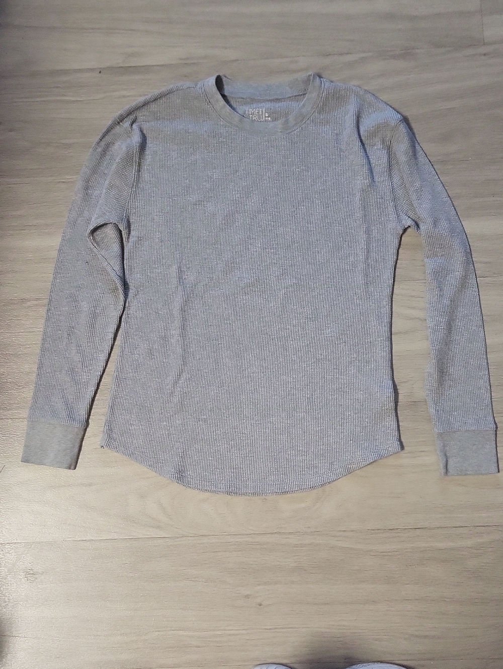 Time and Tru Light Gray Long-Sleeve Thermal Crewneck